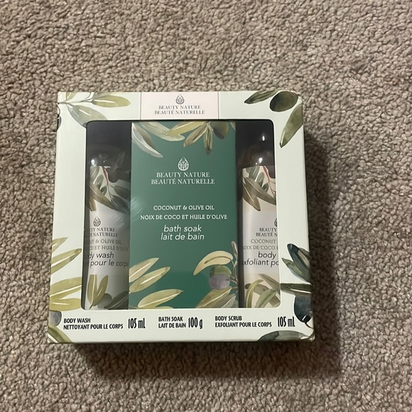 Beauty Nature Body Wash, Bath Soak and Body Scrub Gift Set. - Picture 1 of 2